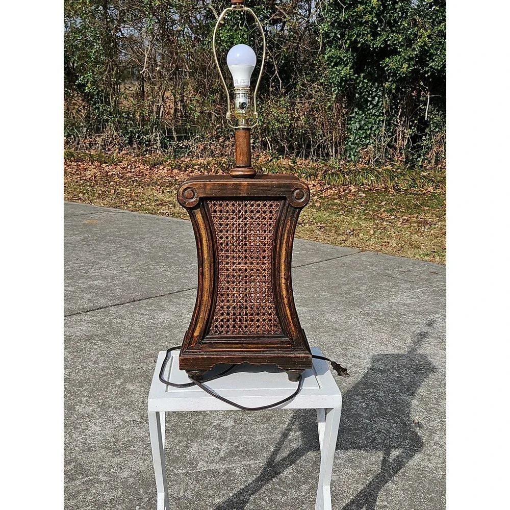 BEAUTIFUL Vintage-style Lamp With A Wooden Base And A Crane‎ Insert